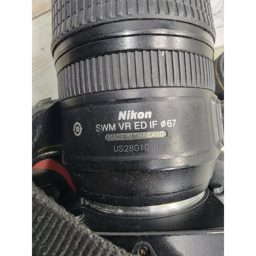 Nikon D90 DSLR Camera w/NIKKOR 70-300mm Lens Black with Battery and Charger